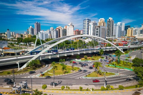 Thiaguinho e Rastapé são atrações lançadas no “Arraiá do Servidô” de Osasco