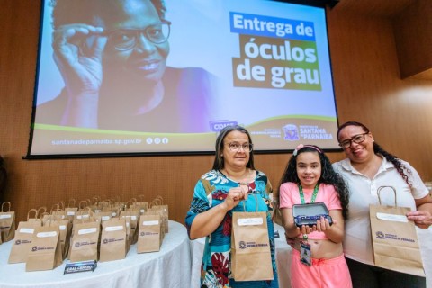 Santana de Parnaíba entrega mais 192 óculos de grau a pessoas atendidas pelos CRAS da cidade