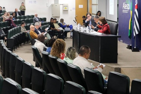 Na Alesp, Governo e oposição divergem sobre repasse tributário para Educação